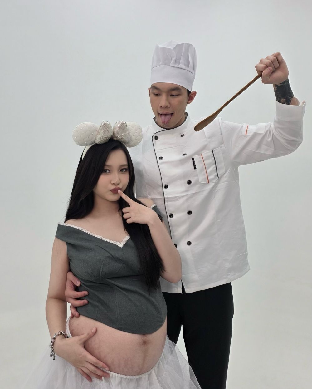 9 Potret Nita Vior pemotretan maternity bareng Vincent, tak malu tunjukkan stretch mark di perut