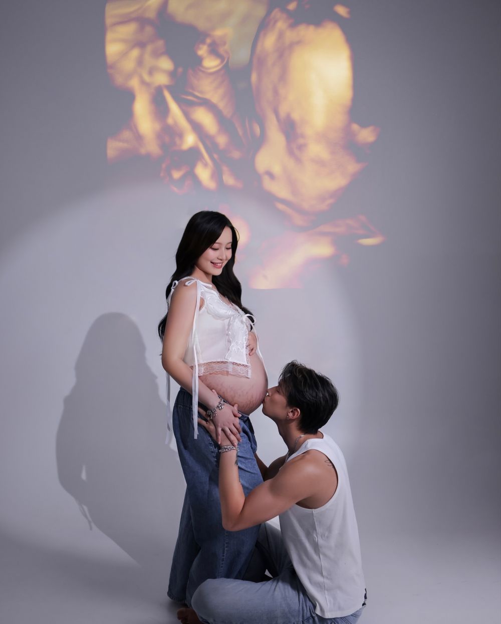 9 Potret Nita Vior pemotretan maternity bareng Vincent, tak malu tunjukkan stretch mark di perut