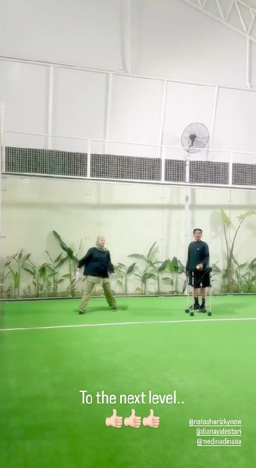 Natasha Rizky latihan main padel, pelatihnya ternyata Desta, ini 7 potret akurnya dengan eks suami
