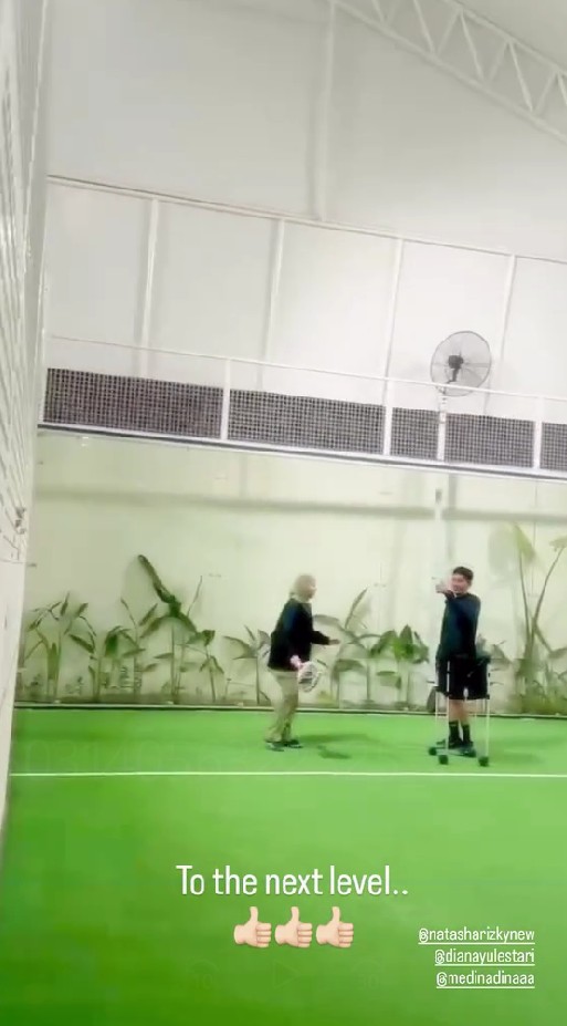 Natasha Rizky latihan main padel, pelatihnya ternyata Desta, ini 7 potret akurnya dengan eks suami