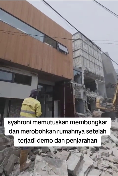 Sempat jadi sasaran penjarahan, begini potret rumah Ahmad Sahroni di Tanjung Priok yang kini dibongkar