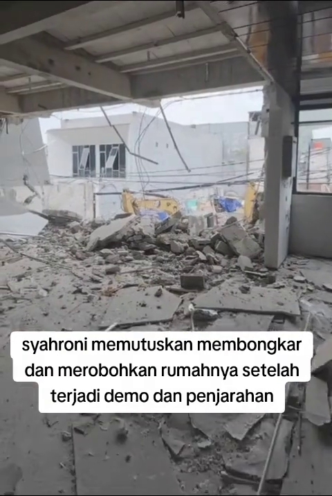 Sempat jadi sasaran penjarahan, begini potret rumah Ahmad Sahroni di Tanjung Priok yang kini dibongkar