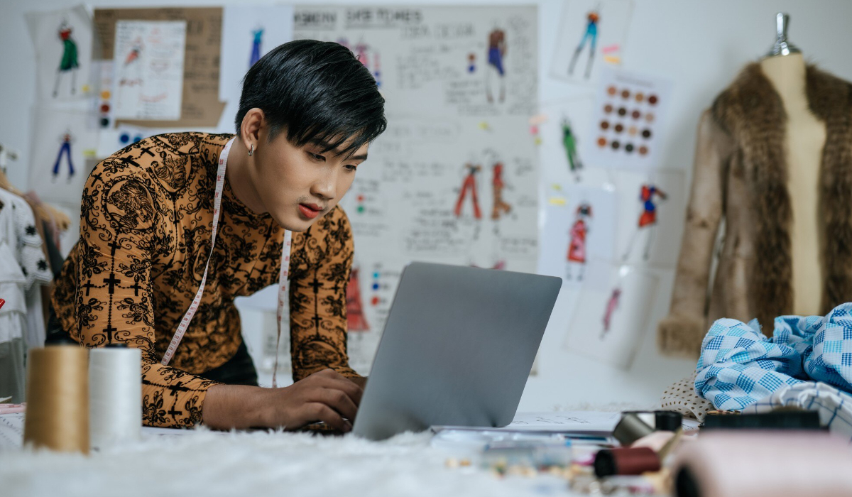 Apa itu side hustle? Pengertian, tren saat ini, dan cara memulainya tanpa burnout