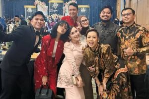 Gaya 8 artis saat kondangan di pernikahan Boiyen dan suami, tampil menawan