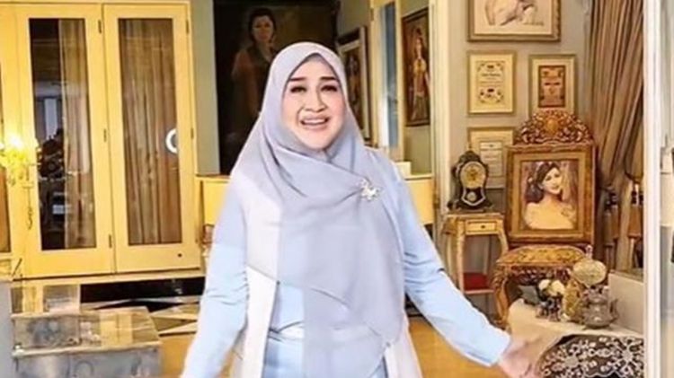 6 Potret area belakang rumah Paramitha Rusady, elegan dan bernuansa klasik