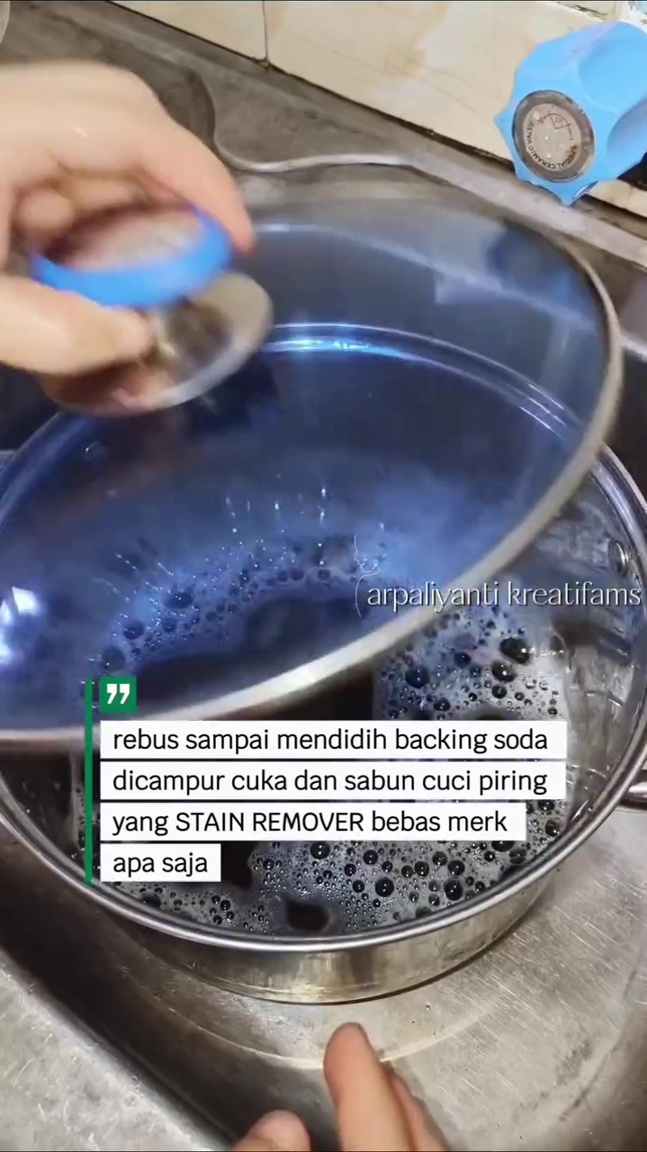 Panci berkerak gosong sulit dibersihkan? Tenang! Coba gunakan 3 bahan ini biar kinclong tanpa sikat