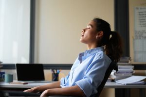 100 Kata-kata lucu pengingat diri sendiri yang bikin hidup lebih enteng