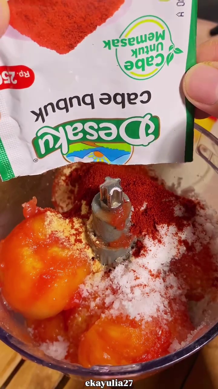 Suka bikin saus sambal di rumah? Jangan lupa tambah 1 bahan dapur ini biar awet alami tak cepat basi