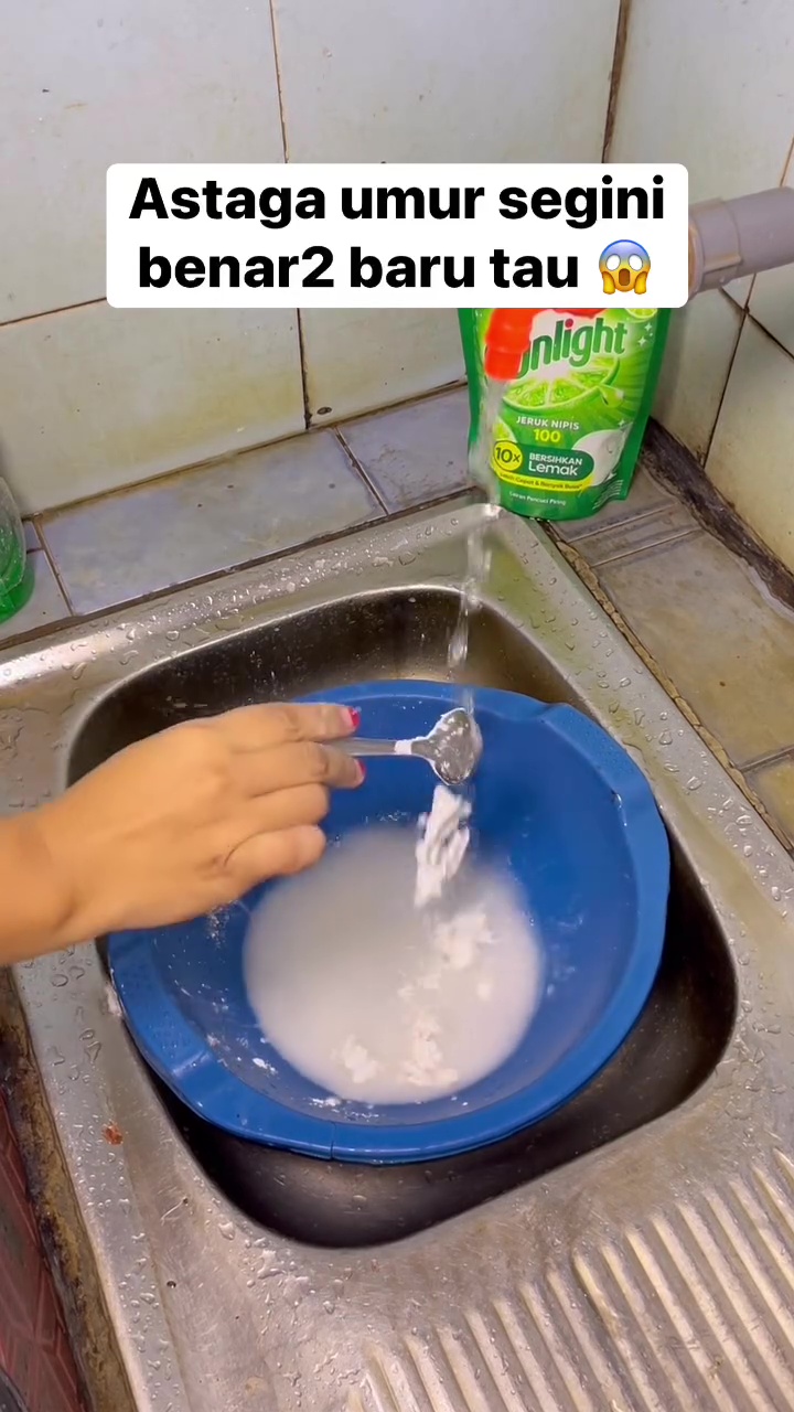 Trik cuci ikan berlendir dan bau amis supaya hasilnya bersih kesat, rahasianya di 1 bahan dapur ini