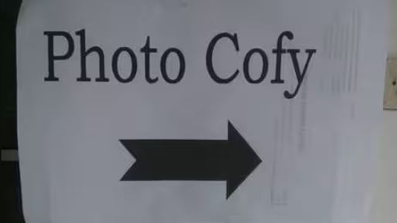 11 Tulisan lucu Bahasa Inggris aneh di tempat umum yang buktiin belajar english nggak gampang