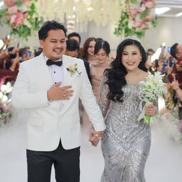 Tiba-tiba menikah, ini kisah perjalanan cinta Boiyen dan suami, jarang umbar kemesraan