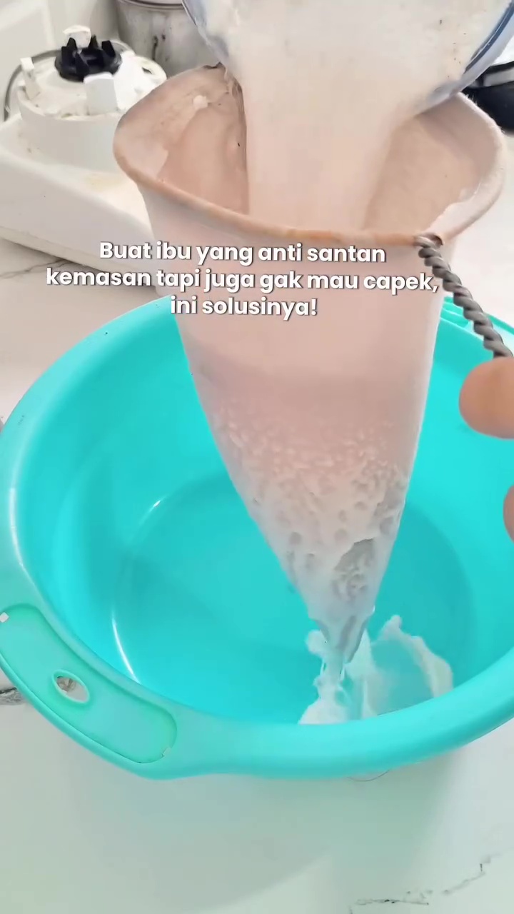 Jangan asal simpan, ini trik agar stok santan di kulkas tak cepat basi dan mudah pecah saat dimasak