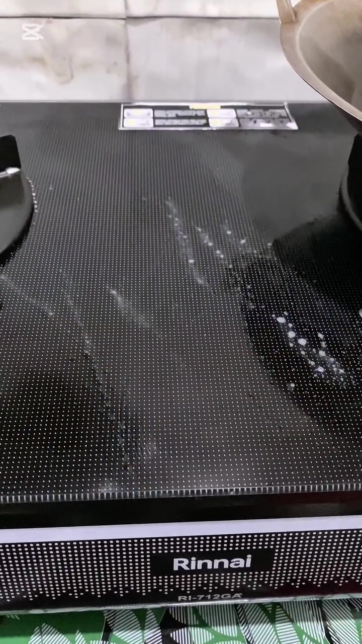 Dapur dan kompor berminyak sering bikin licin, bersihkan dengan 2 bahan dapur ini biar kesat lagi