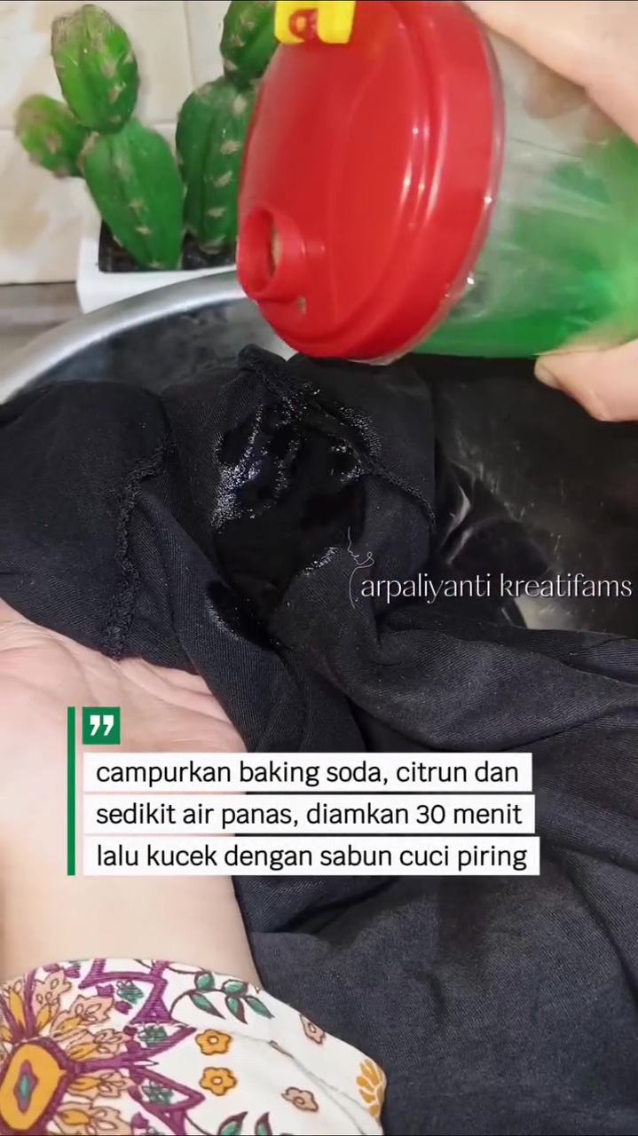Tak cukup dengan detergen, ini cara hilangkan noda bekas deodoran di ketiak baju biar kinclong