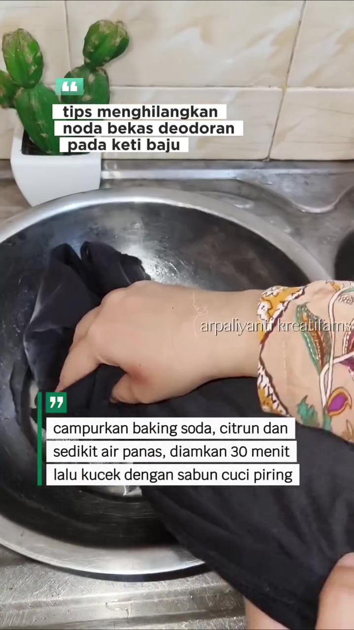 Tak cukup dengan detergen, ini cara hilangkan noda bekas deodoran di ketiak baju biar kinclong