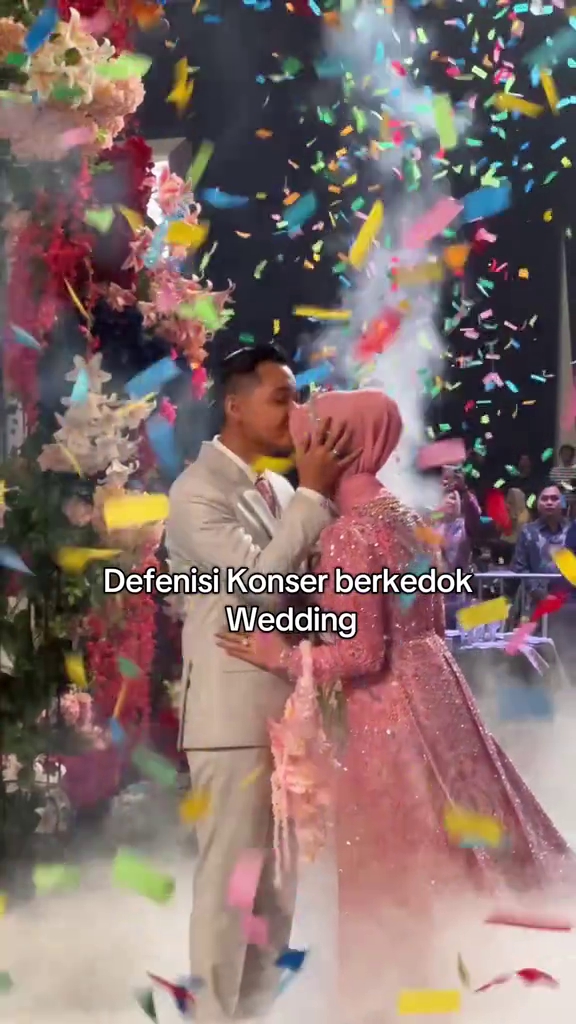 Nikahan berkedok konser, pengantin undang penyanyi top Tanah Air manggung di resepsi, ini 7 potretnya