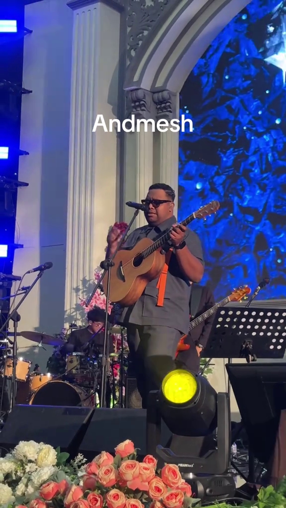 Nikahan berkedok konser, pengantin undang penyanyi top Tanah Air manggung di resepsi, ini 7 potretnya