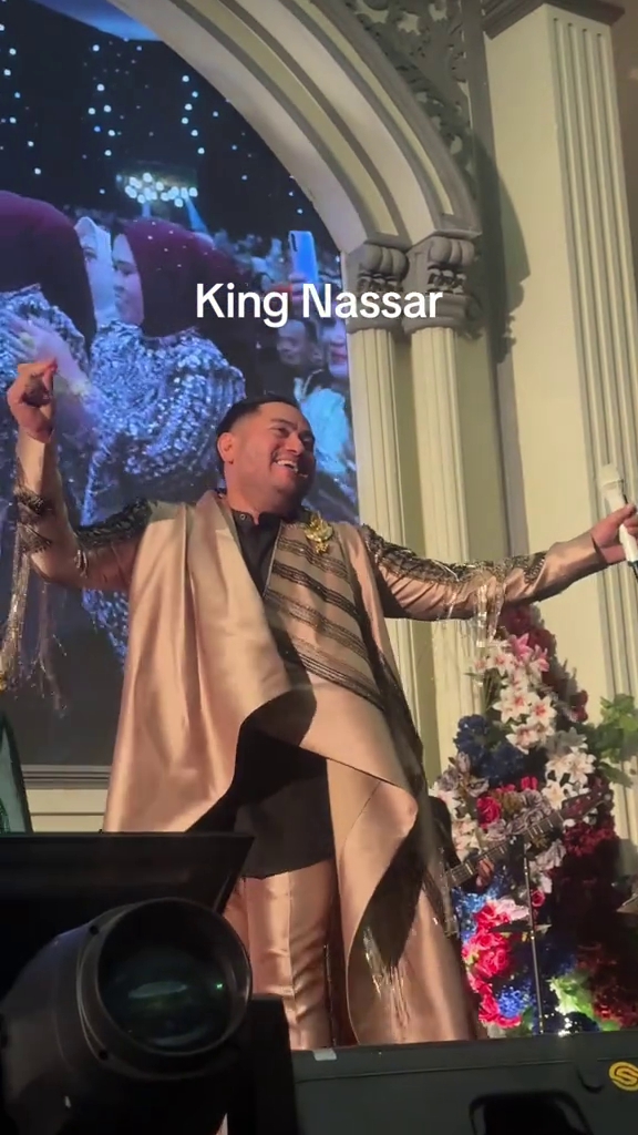 Nikahan berkedok konser, pengantin undang penyanyi top Tanah Air manggung di resepsi, ini 7 potretnya