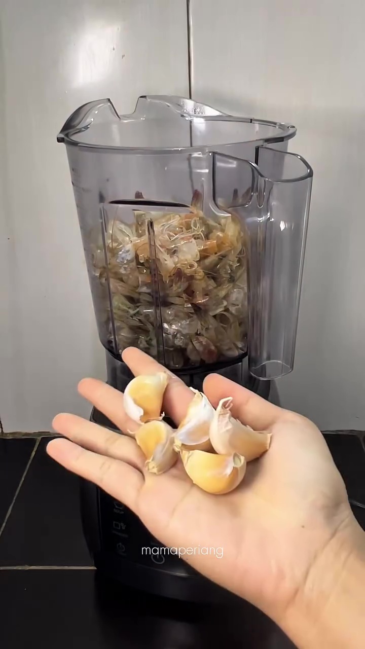 Praktis tanpa dioven atau dijemur dulu, ini trik bikin bumbu penyedap dari kulit udang cuma 3 langkah