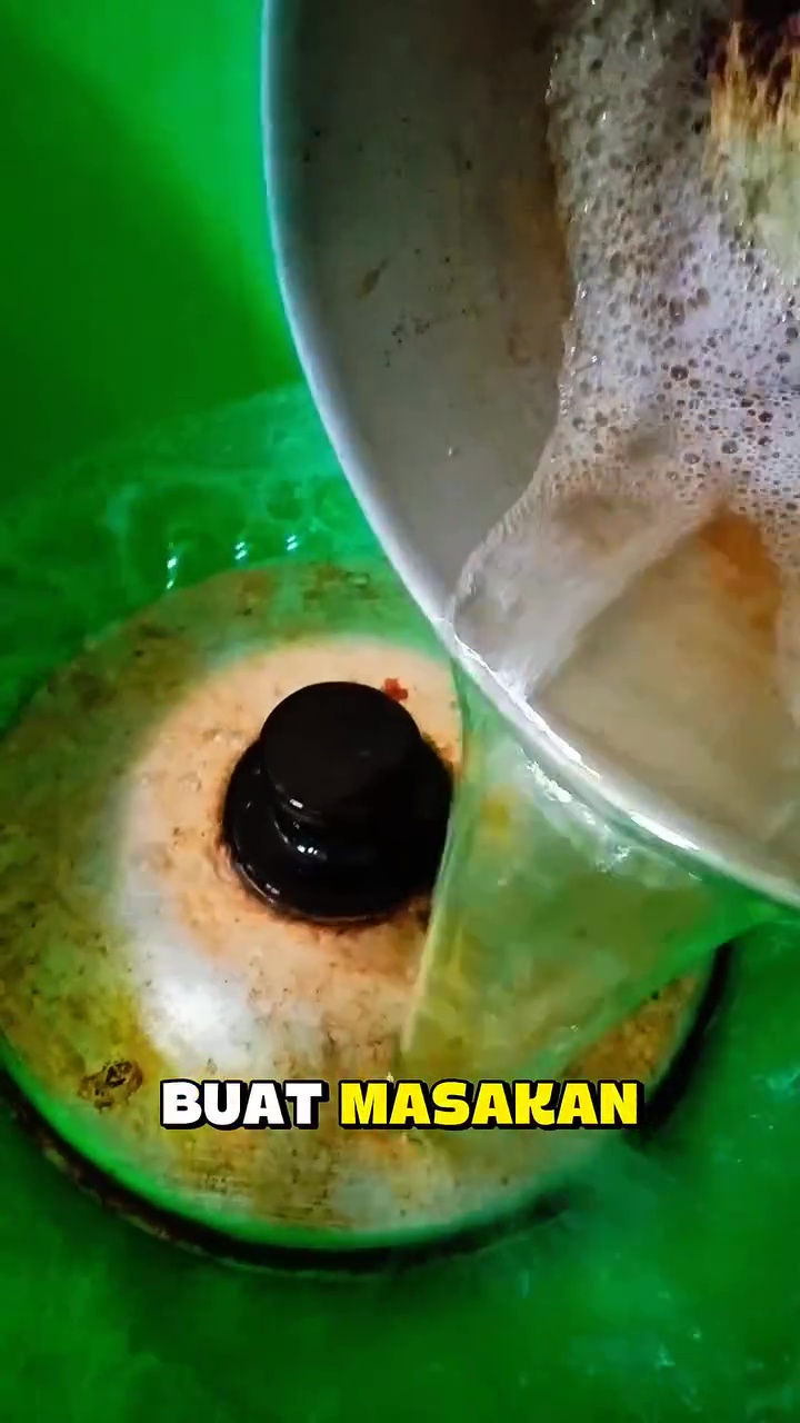 Tutup panci dekil berkarat bisa kinclong dalam sekali gosok, modalnya cuma 2 bahan dapur ini