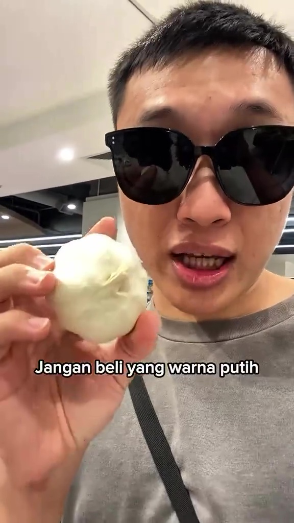 Wajib tahu! Pria ini bagikan trik pilih bawang putih yang aromanya sedap dan bagian dalamnya tak busuk