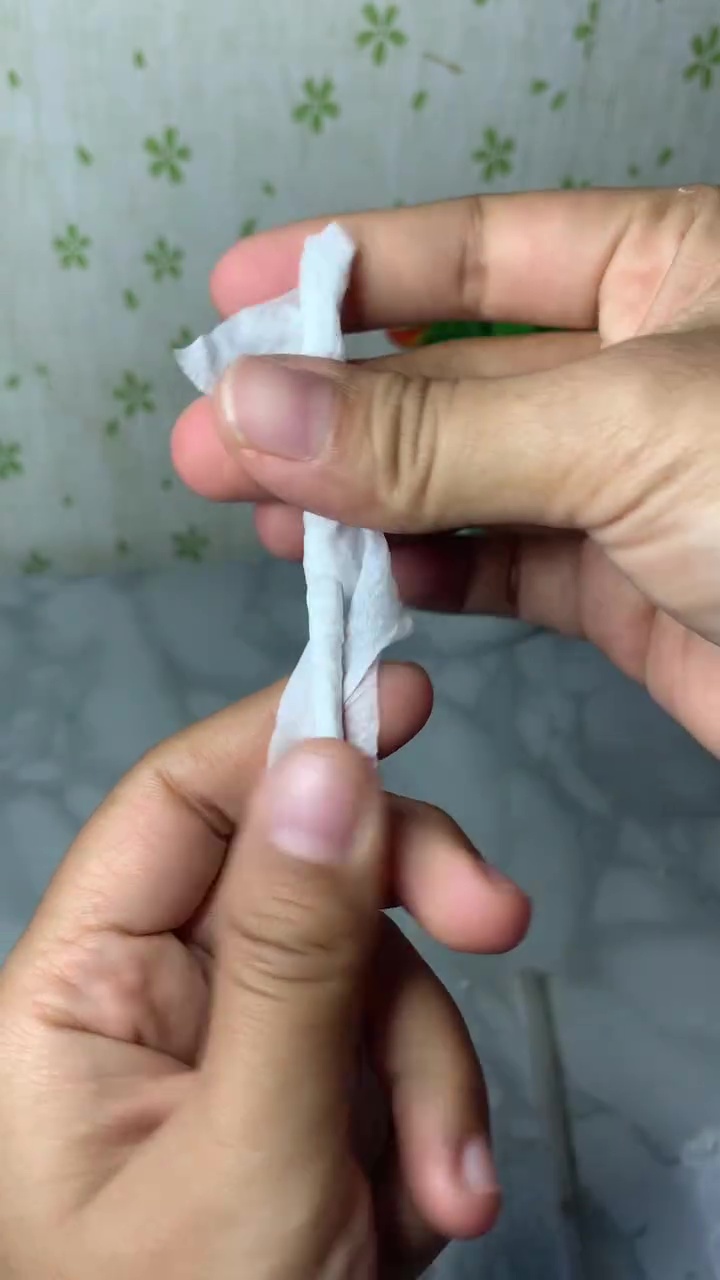 Mau cuci sedotan botol minum, tapi nggak punya sikatnya? Coba pakai 1 alat ini biar bersih bebas lumut