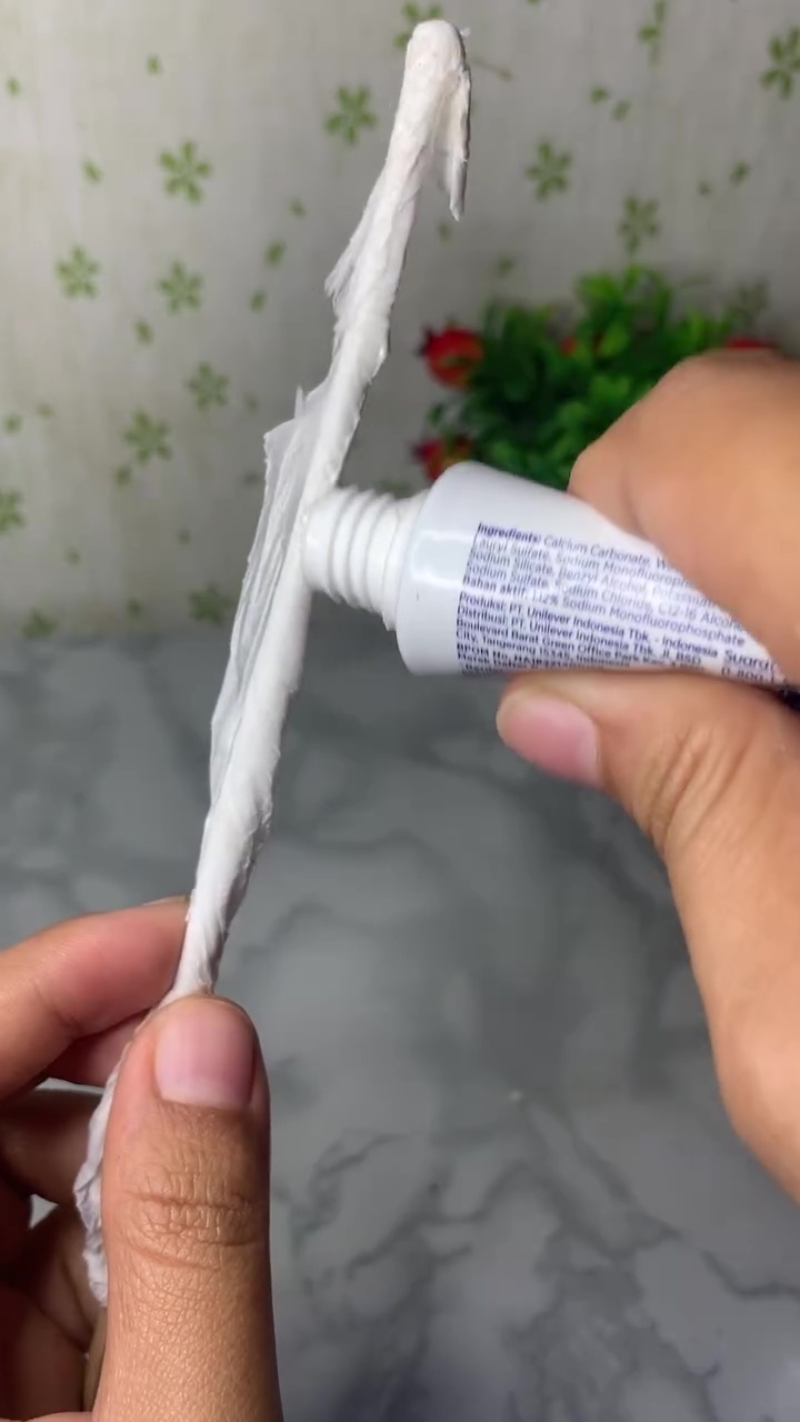 Mau cuci sedotan botol minum, tapi nggak punya sikatnya? Coba pakai 1 alat ini biar bersih bebas lumut