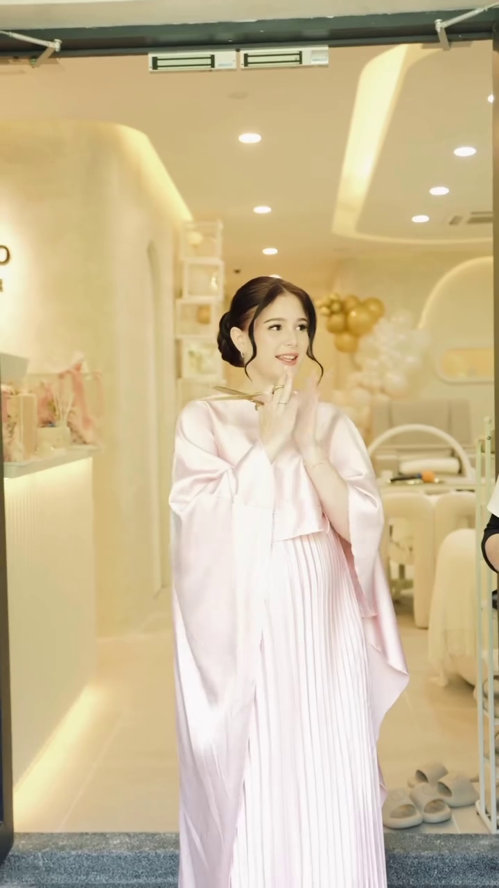 Sudah menikah lagi, ini 7 potret Yasmine Ow mantan istri Aditya Zoni hamil anak kedua