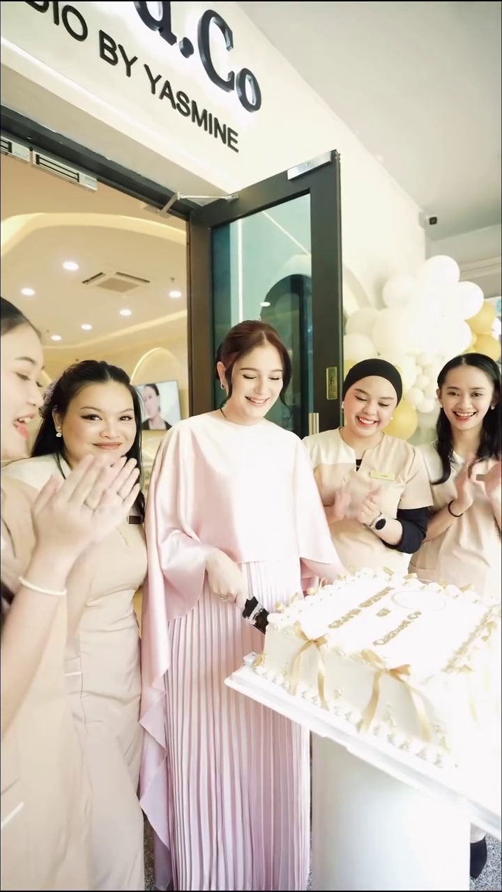 Sudah menikah lagi, ini 7 potret Yasmine Ow mantan istri Aditya Zoni hamil anak kedua