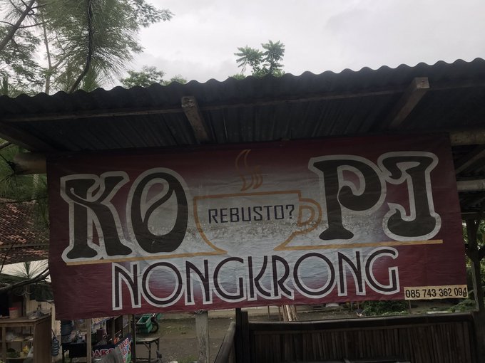 13 Tulisan nyeleneh di warung kopi yang bikin ngakak, bapak-bapak auto nyengir pas baca