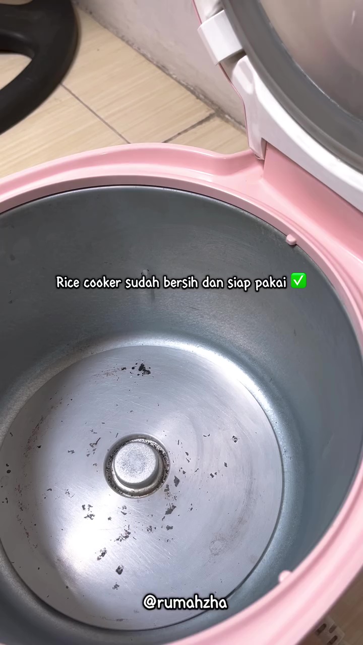 Ternyata bisa bikin nasi bau, ini trik bersihkan dasar rice cooker berkerak bermodal 2 bahan rumahan