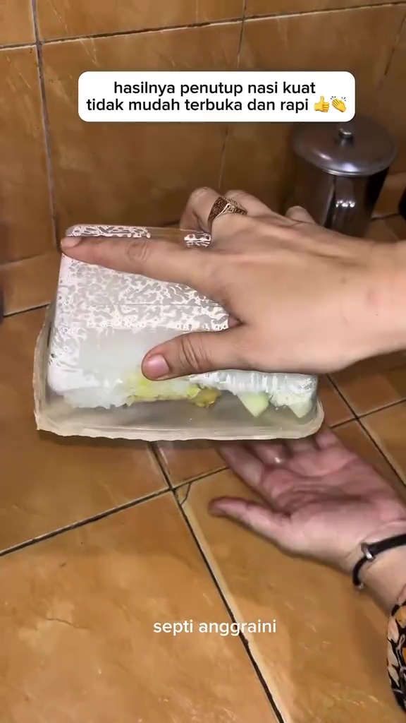 Ingin bekal makanan rapi meski tanpa kotak makan? Coba pakai cara baru ini biar sat-set antitumpah