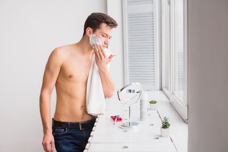 11 Face wash pria kulit kering terbaik, harga ramah kantong mulai Rp30 ribuan