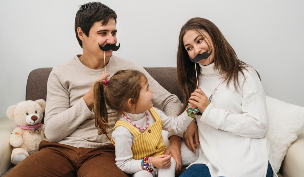 100 Kata-kata mutiara keluarga kecil yang penuh cinta 2025, bisa bikin rumah terasa lebih hangat