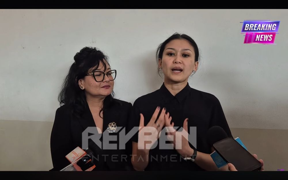 7 Potret Marissa Anita pakai busana hitam di sidang cerai, jelaskan maknanya