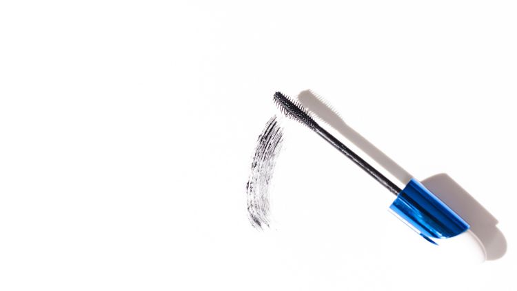 Eyeliner dan maskara kering? Ini 5 trik gampang bikin cair lagi tanpa harus beli yang baru