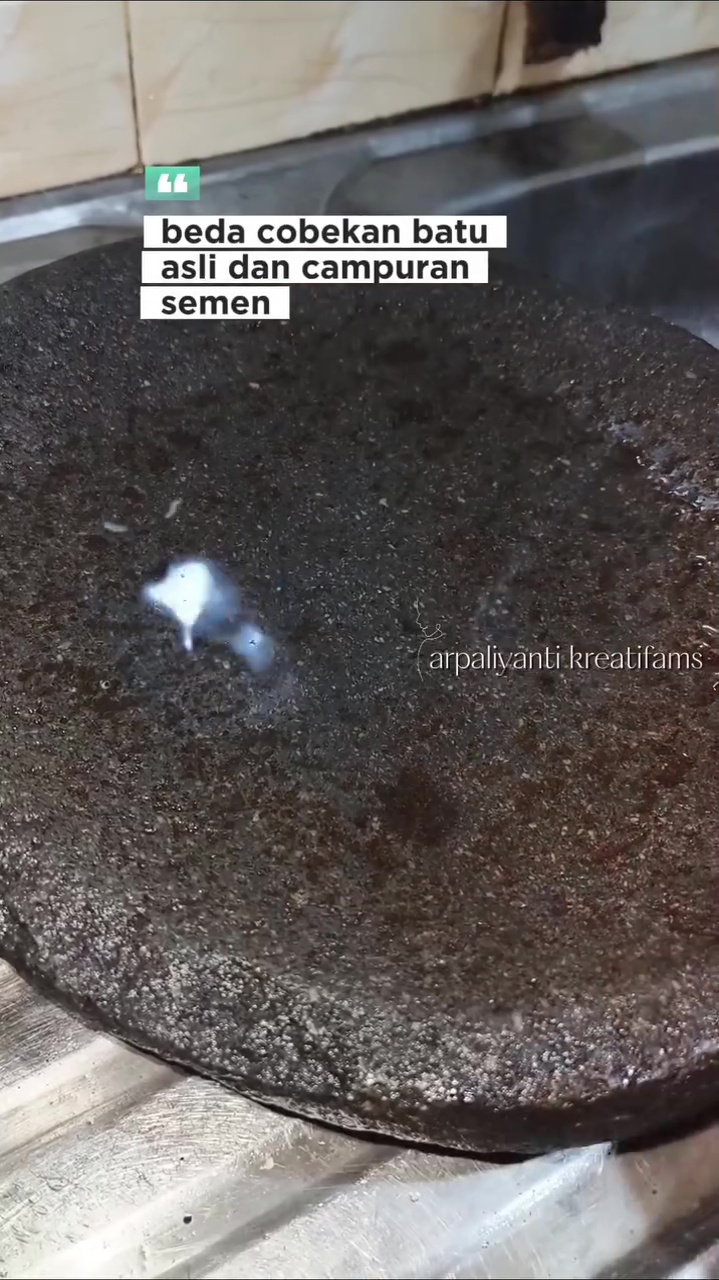 Jangan sampai salah beli! Ini 3 cara mudah membedakan cobek batu asli dan campuran semen 