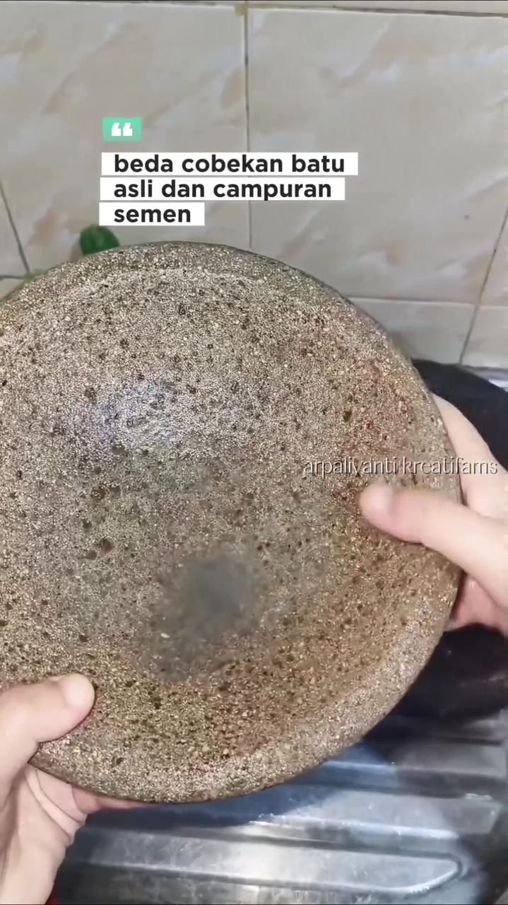 Jangan sampai salah beli! Ini 3 cara mudah membedakan cobek batu asli dan campuran semen 