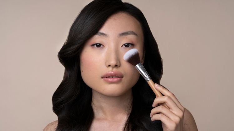 Rahasia kontur hidung pesek biar auto mancung, cuma pakai teknik makeup simpel tanpa filler