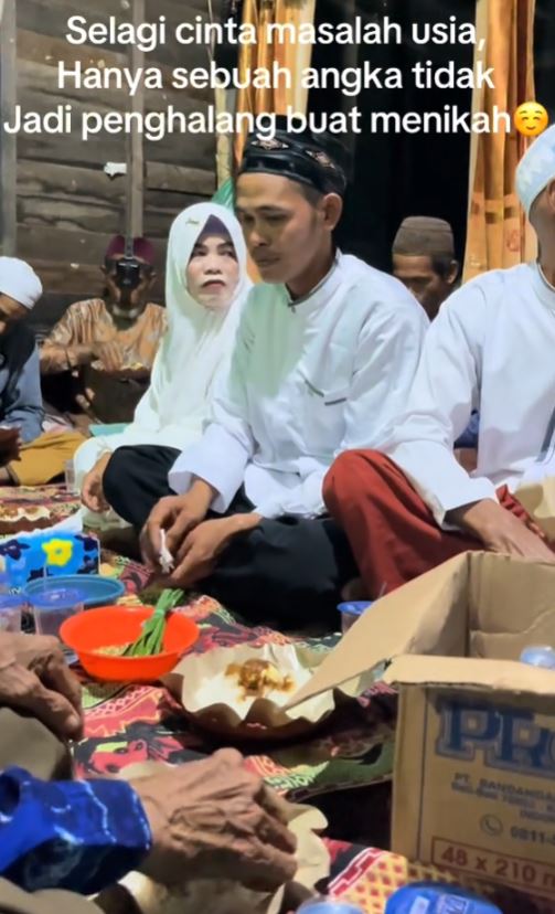 Umur hanyalah angka, viral emak-emak 55 tahun dinikahi pria selisih 25 tahun, ini 7 potretnya