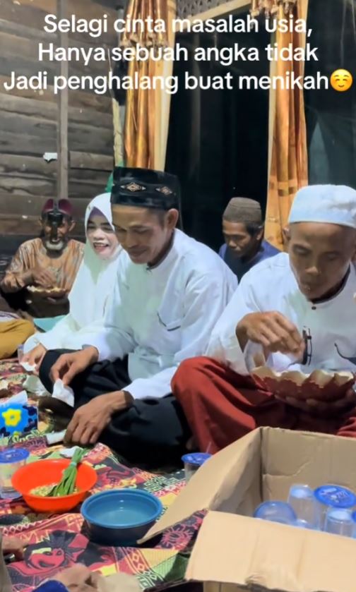 Umur hanyalah angka, viral emak-emak 55 tahun dinikahi pria selisih 25 tahun, ini 7 potretnya