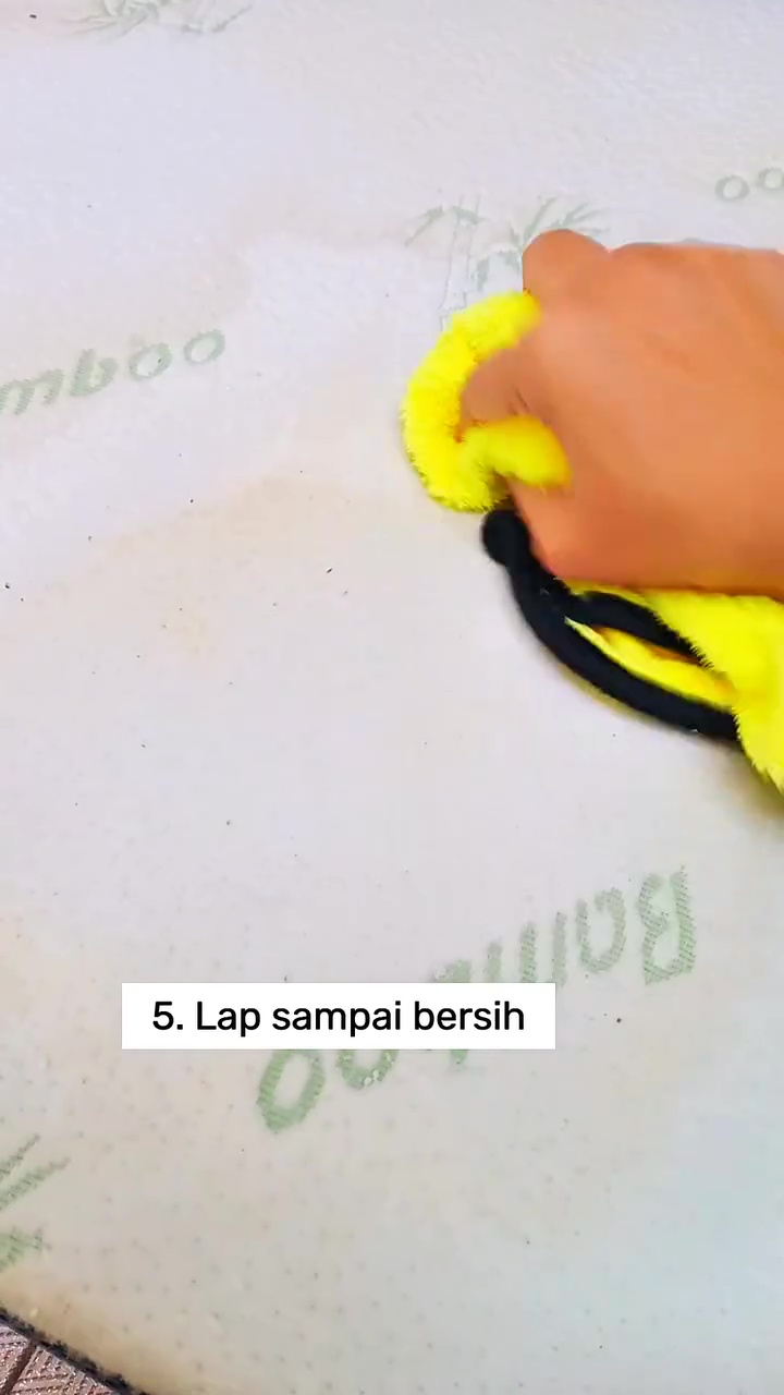 Bisa bersih tanpa vakum cleaner, cukup pakai 2 bahan dapur ini untuk basmi bercak kuning di kasur