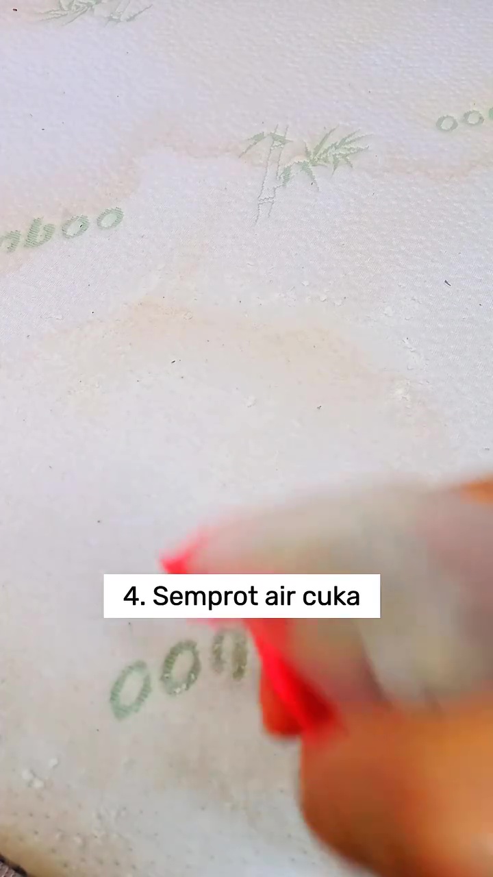 Bisa bersih tanpa vakum cleaner, cukup pakai 2 bahan dapur ini untuk basmi bercak kuning di kasur