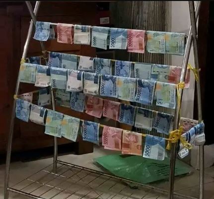 Bukan cuma baju tapi juga benda sehari-hari, 11 aksi kocak orang jemur barang aneh ini bikin ngakak