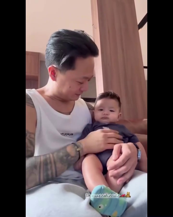 Meski putus, DJ Bravy kerap main ke rumah Erika Carlina untuk bertemu baby Andrew, ini 7 momennya