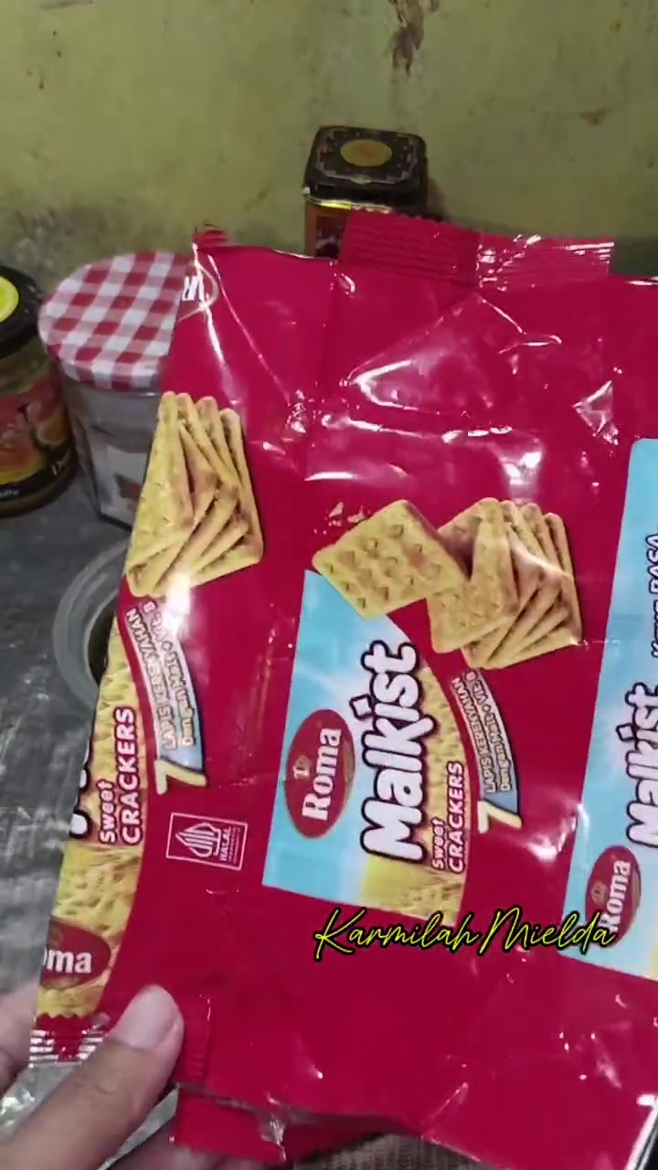  Wanita ini punya cara unik vakum minuman tanpa mesin press, praktis dan nggak bikin tumpah