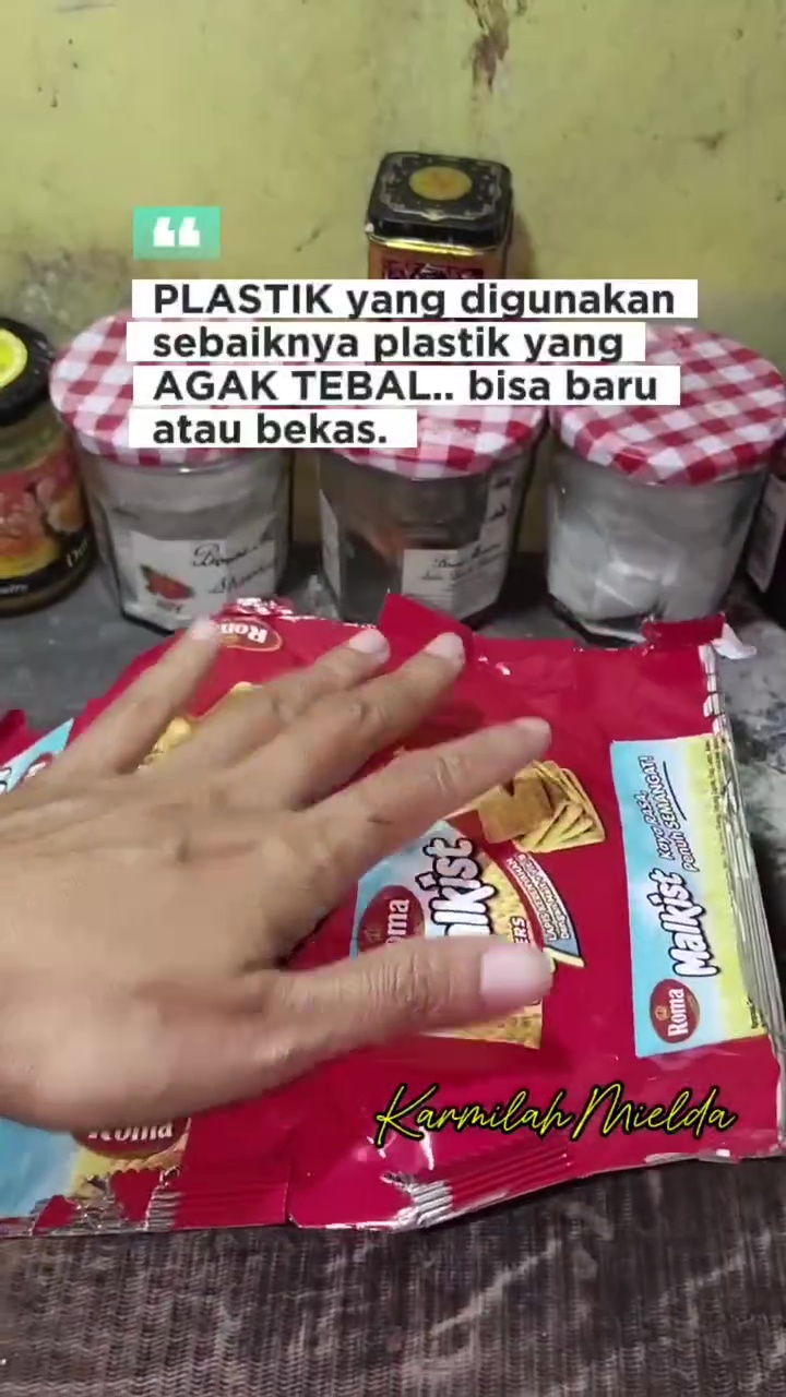  Wanita ini punya cara unik vakum minuman tanpa mesin press, praktis dan nggak bikin tumpah
