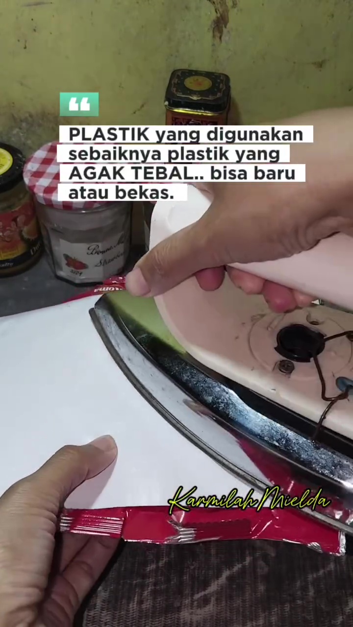  Wanita ini punya cara unik vakum minuman tanpa mesin press, praktis dan nggak bikin tumpah