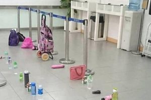 11 Potret kocak saat antre ini bikin geleng kepala, lucunya nggak masuk akal tapi nyata banget