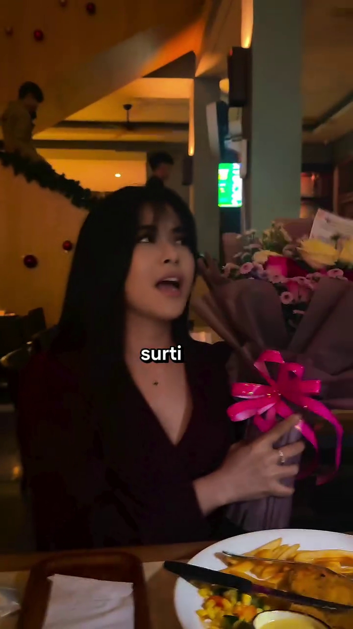 9 Momen Heri Horeh beri kejutan ultah untuk pacar baru, rela tempuh perjalanan jauh